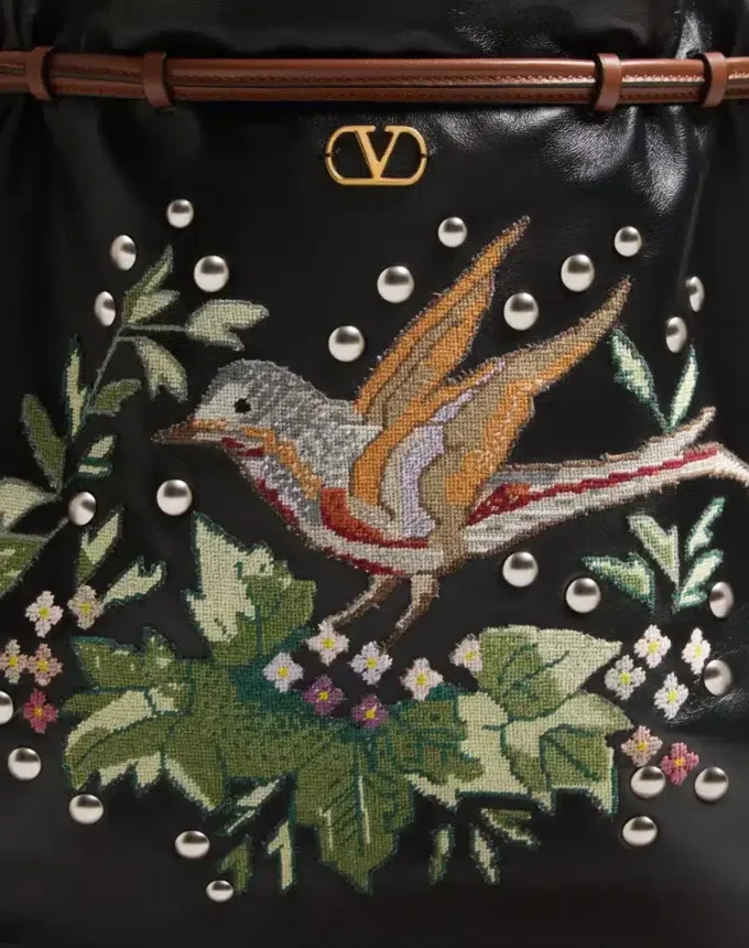 Bolso bordado con flecos Nellcôte Alice de Valentino Garavani