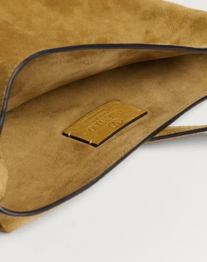 Bolso de hombro de ante con flecos Nellcôte de Valentino Garavani Bolso de hombro de ante con flecos Nellcôte de Valentino Garavani