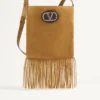 Bolso de hombro de ante con flecos Nellcôte de Valentino Garavani Bolso de hombro de ante con flecos Nellcôte de Valentino Garavani