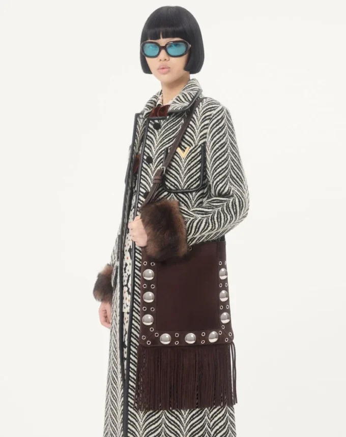 Bolso de hombro de ante con flecos Nellcôte de Valentino Garavani Bolso de hombro de ante con flecos Nellcôte de Valentino Garavani