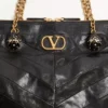 Bolso de hombro Panthea de Valentino Garavani en piel napa con estampado chevron Bolso de hombro Panthea de Valentino Garavani en piel napa con estampado chevron