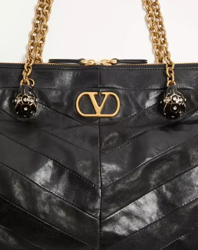 Bolso de hombro Panthea de Valentino Garavani en piel napa con estampado chevron Bolso de hombro Panthea de Valentino Garavani en piel napa con estampado chevron