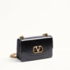 Bolso de hombro Valentino Garavani Vain en piel de becerro brillante Bolso de hombro Valentino Garavani Vain en piel de becerro brillante