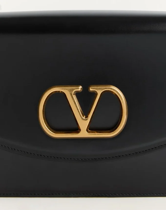 Bolso de hombro Valentino Garavani Vain en piel de becerro brillante Bolso de hombro Valentino Garavani Vain en piel de becerro brillante