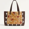 Bolso de mano mediano bordado Nellcôte de Valentino Garavani Bolso de mano mediano bordado Nellcôte de Valentino Garavani