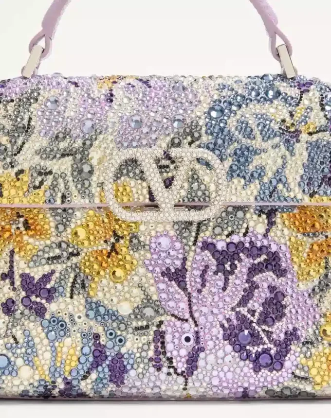 Bolso de mano mini Valentino Garavani Vsling con motivo Flowerism de pedrería y logotipo joya Bolso de mano mini Valentino Garavani Vsling con motivo Flowerism de pedrería y logotipo joya