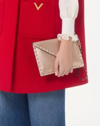 Bolso de mano Rockstud de piel de becerro granulada laminada