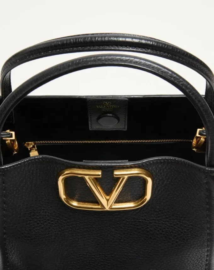 Bolso mediano Alltime de Valentino Garavani en piel de becerro granulada