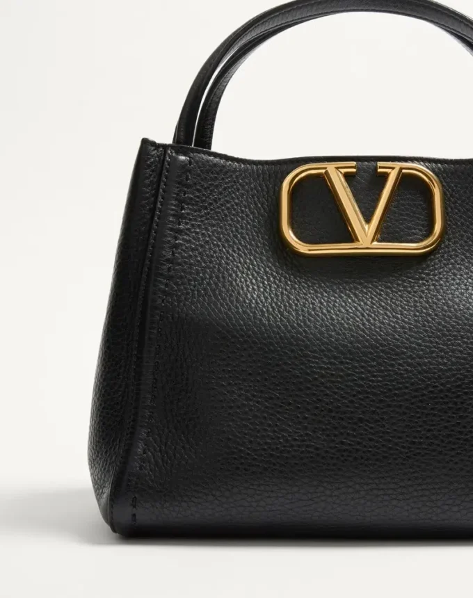 Bolso mediano Alltime de Valentino Garavani en piel de becerro granulada