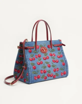 Bolso mediano Antibes de Valentino Garavani en denim con bordado Cherryfic