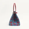 Bolso mediano Antibes de Valentino Garavani en denim con bordado Cherryfic