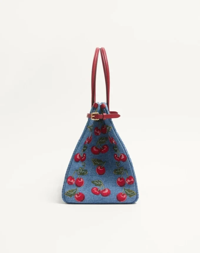 Bolso mediano Antibes de Valentino Garavani en denim con bordado Cherryfic