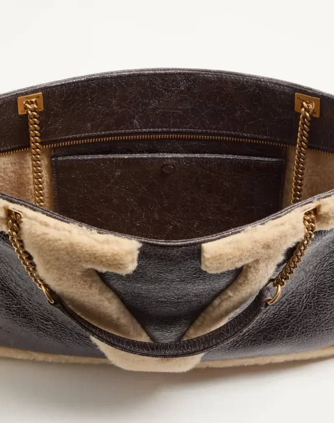 Bolso mediano de compras Valentino Garavani Viva Superstar en piel de oveja. Bolso mediano de compras Valentino Garavani Viva Superstar en piel de oveja.