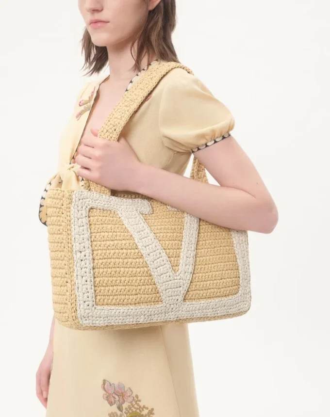 Bolso mediano de compras Valentino Garavani Viva Superstar en rafia