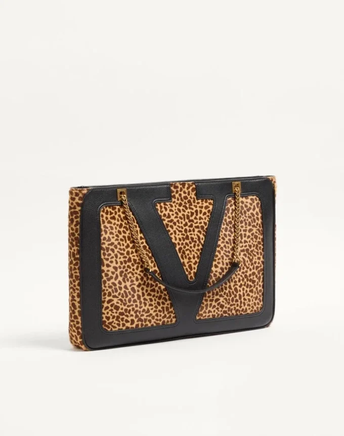 Bolso mediano Viva Superstar de Valentino Garavani en piel de becerro con efecto pony Bolso mediano Viva Superstar de Valentino Garavani en piel de becerro con efecto pony
