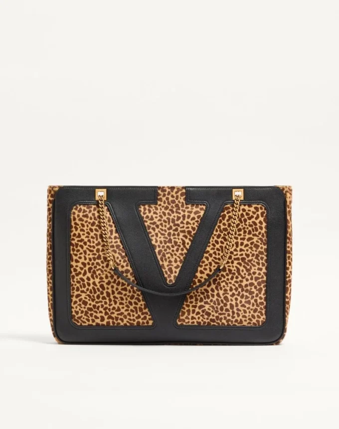 Bolso mediano Viva Superstar de Valentino Garavani en piel de becerro con efecto pony Bolso mediano Viva Superstar de Valentino Garavani en piel de becerro con efecto pony