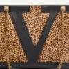 Bolso mediano Viva Superstar de Valentino Garavani en piel de becerro con efecto pony Bolso mediano Viva Superstar de Valentino Garavani en piel de becerro con efecto pony