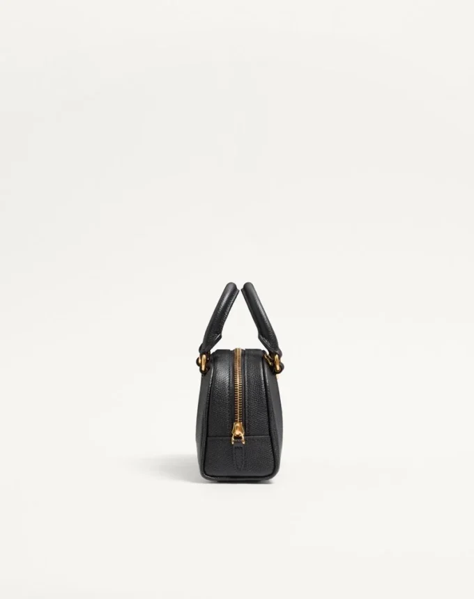Bolso mini bowling VLogo Signature en piel de becerro granulada Bolso mini bowling VLogo Signature en piel de becerro granulada