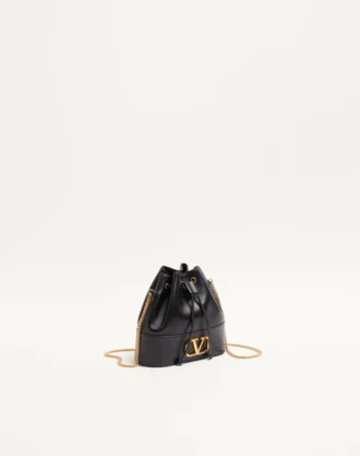 Bolso mini bucket en napa con cadena con el logotipo VLogo