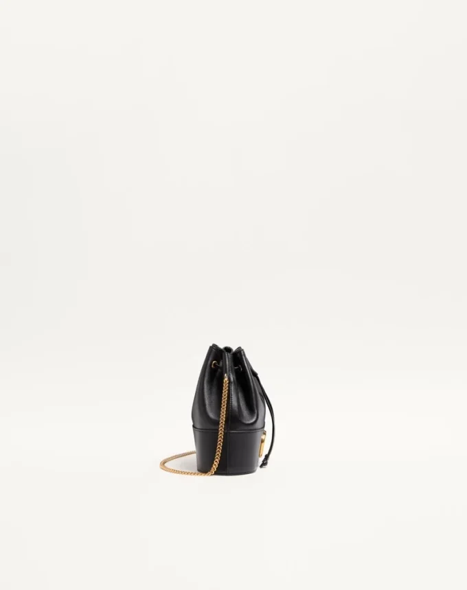 Bolso mini bucket en napa con cadena con el logotipo VLogo