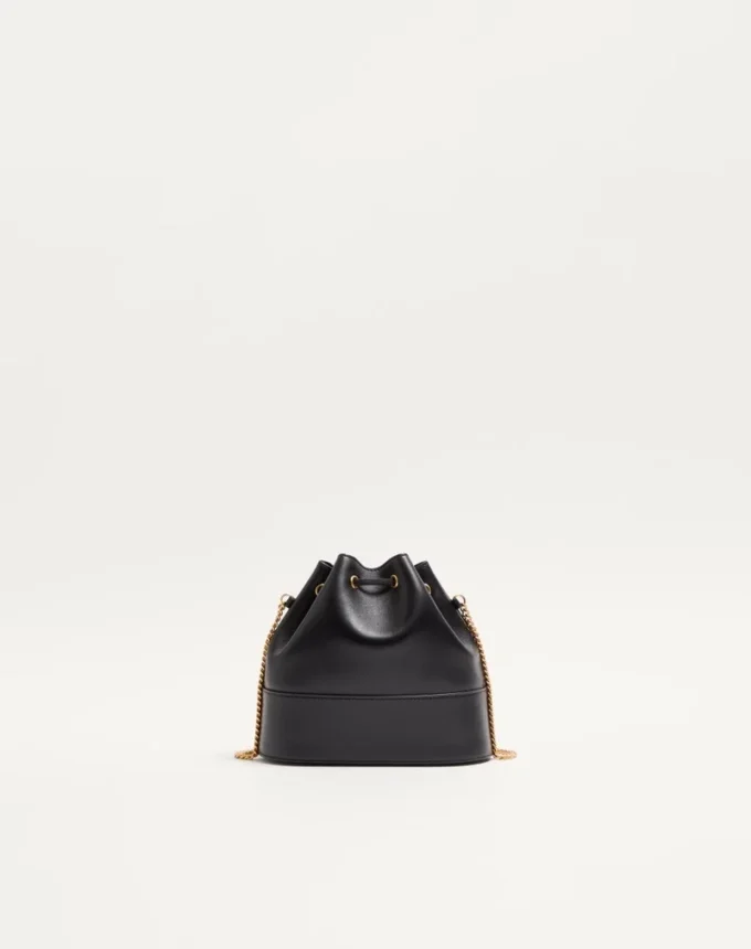 Bolso mini bucket en napa con cadena con el logotipo VLogo