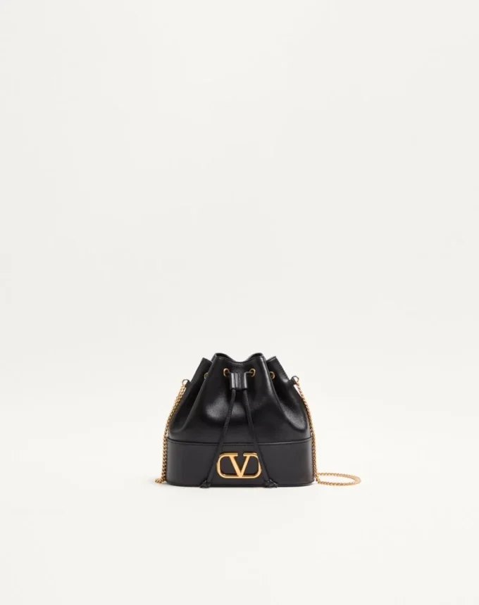 Bolso mini bucket en napa con cadena con el logotipo VLogo