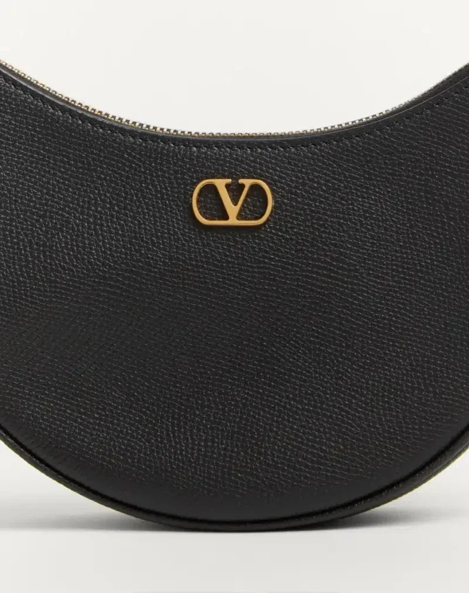 Bolso mini hobo Vlogo Signature en piel de becerro granulada Bolso mini hobo Vlogo Signature en piel de becerro granulada