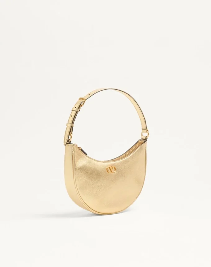 Bolso mini hobo Vlogo Signature en piel de becerro granulada laminada Bolso mini hobo Vlogo Signature en piel de becerro granulada laminada