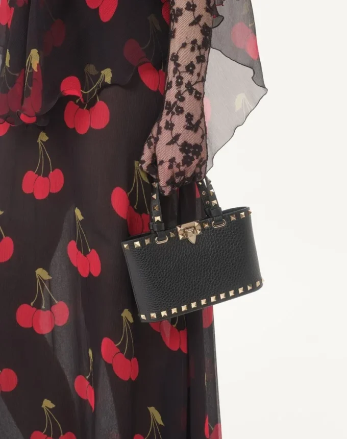 Bolso mini shopping Rockstud en piel de becerro granulada Bolso mini shopping Rockstud en piel de becerro granulada
