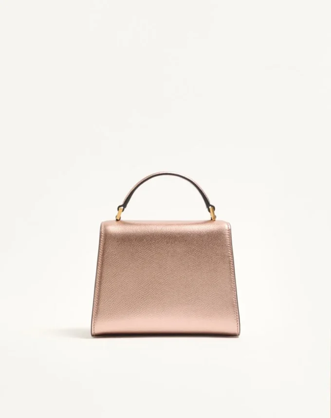 Bolso mini Vsling de Valentino Garavani en piel de becerro granulada laminada con logotipo joya Bolso mini Vsling de Valentino Garavani en piel de becerro granulada laminada con logotipo joya