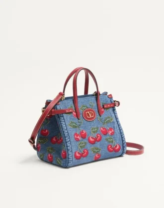 Bolso pequeño Antibes de Valentino Garavani en denim con bordado Cherryfic
