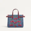Bolso pequeño Antibes de Valentino Garavani en denim con bordado Cherryfic Bolso pequeño Antibes de Valentino Garavani en denim con bordado Cherryfic