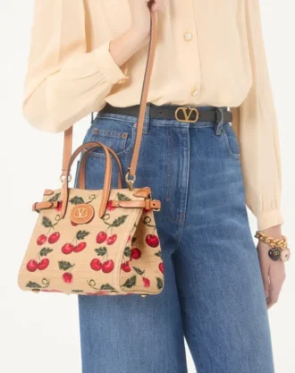 Bolso pequeño Antibes de Valentino Garavani en rafia jacquard con estampado Cherryfic