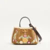 Bolso pequeño de compras Valentino Garavani en ante bordado con forro de piel de oveja.