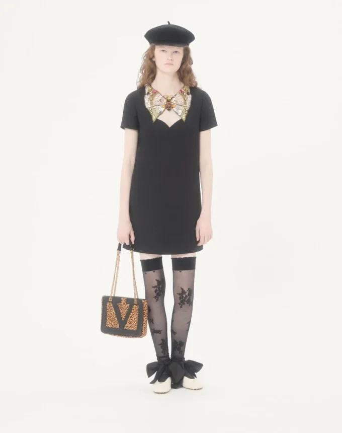 Bolso pequeño de compras Valentino Garavani Viva Superstar en piel de becerro con efecto pony Bolso pequeño de compras Valentino Garavani Viva Superstar en piel de becerro con efecto pony