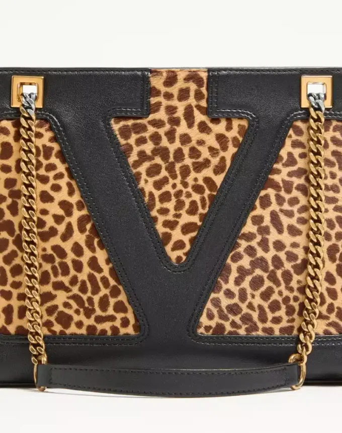 Bolso pequeño de compras Valentino Garavani Viva Superstar en piel de becerro con efecto pony Bolso pequeño de compras Valentino Garavani Viva Superstar en piel de becerro con efecto pony
