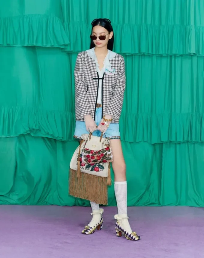 Bolso pequeño de hombro bordado DeVain de Valentino Garavani Bolso pequeño de hombro bordado DeVain de Valentino Garavani