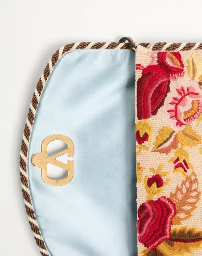 Bolso pequeño de hombro bordado DeVain de Valentino Garavani