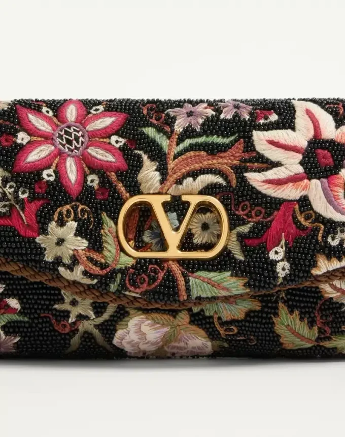 Bolso pequeño de hombro bordado DeVain de Valentino Garavani Bolso pequeño de hombro bordado DeVain de Valentino Garavani