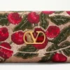 Bolso pequeño de hombro bordado DeVain de Valentino Garavani Bolso pequeño de hombro bordado DeVain de Valentino Garavani