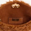 Bolso pequeño de hombro DeVain de Valentino Garavani en piel de cordero con pedrería. Bolso pequeño de hombro DeVain de Valentino Garavani en piel de cordero con pedrería.