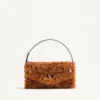 Bolso pequeño de hombro DeVain de Valentino Garavani en piel de cordero con pedrería. Bolso pequeño de hombro DeVain de Valentino Garavani en piel de cordero con pedrería.