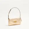 Bolso pequeño de hombro DeVain de Valentino Garavani en piel napa laminada Bolso pequeño de hombro DeVain de Valentino Garavani en piel napa laminada