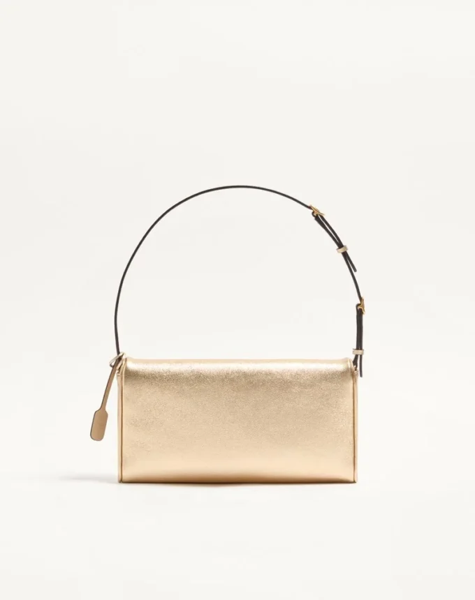 Bolso pequeño de hombro DeVain de Valentino Garavani en piel napa laminada Bolso pequeño de hombro DeVain de Valentino Garavani en piel napa laminada