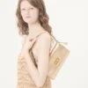 Bolso pequeño de hombro DeVain de Valentino Garavani en piel napa laminada Bolso pequeño de hombro DeVain de Valentino Garavani en piel napa laminada