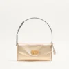 Bolso pequeño de hombro DeVain de Valentino Garavani en piel napa laminada Bolso pequeño de hombro DeVain de Valentino Garavani en piel napa laminada
