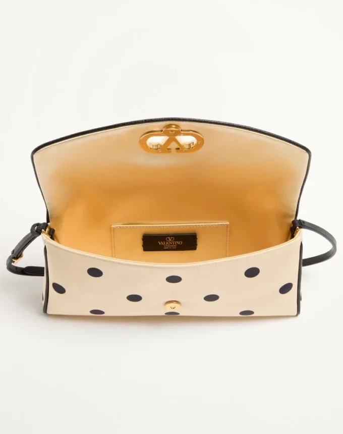 Bolso pequeño de hombro DeVain de Valentino Garavani en tejido moiré Plus De Pois Bolso pequeño de hombro DeVain de Valentino Garavani en tejido moiré Plus De Pois