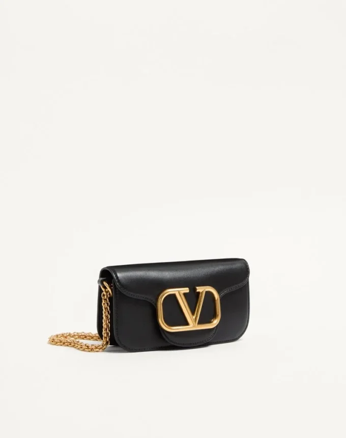 Bolso pequeño de hombro Locò de Valentino Garavani en piel de becerro Bolso pequeño de hombro Locò de Valentino Garavani en piel de becerro