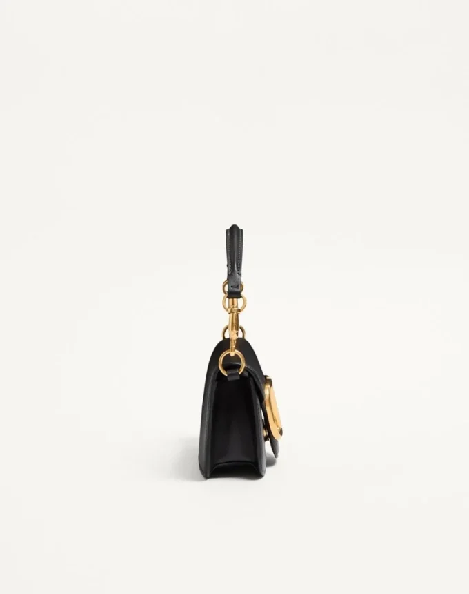 Bolso pequeño de hombro Locò de Valentino Garavani en piel de becerro Bolso pequeño de hombro Locò de Valentino Garavani en piel de becerro