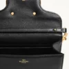 Bolso pequeño de hombro Locò de Valentino Garavani en piel de becerro Bolso pequeño de hombro Locò de Valentino Garavani en piel de becerro